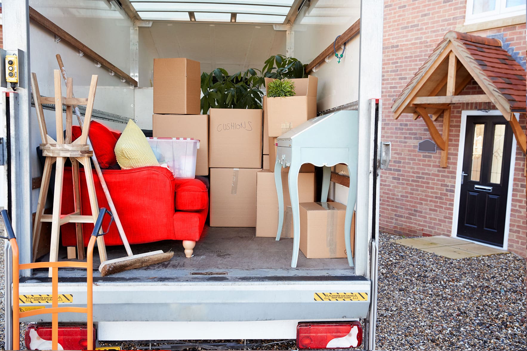 Comment organiser une vente de biens immobiliers avant de déménager avec l&rsquo;aide de Benelux Logistic ?